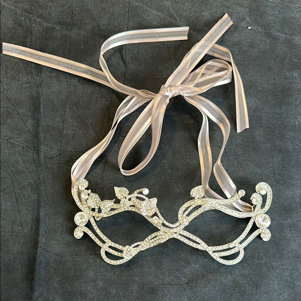 Elegant Crystal Masquerade Mask